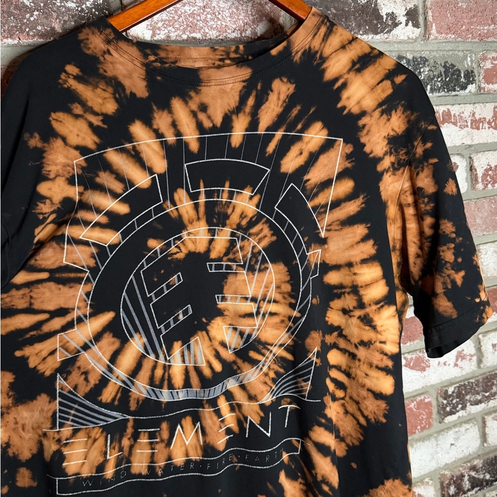 Vintage Element Wind/Water/Fire/Earth Men's  bleach spiral Tie-Dye Tee